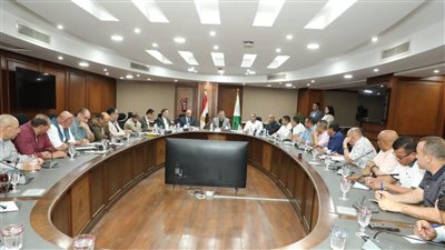 محافظ الجيزة: 87 ألف طالب يؤدون الامتحانات داخل 186 لجنة امتحانية.. ومراعاة حالة النظافة ومنع الإشغالات 