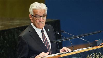 وزير دفاع باكستان يدعو الدول الإسلامية لوضع استراتيجية للرد على إسرائيل: نقف بكل قوة إلى جانب إيران 