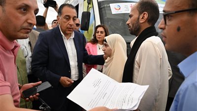 رئيس الوزراء يستجيب لوالد طفلة أصيبت بالعمى بسبب تعدي صغير عليها خلال اللعب: هنعمل اللازم فورًا