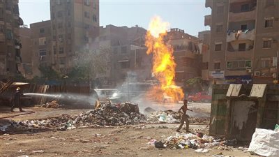 دون إصابات.. السيطرة على حريق إثر انفجار ماسورة غاز في الشارع بالبساتين