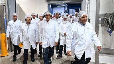 رئيس الوزراء يتفقد مصنع شركة بيتي لمنتجات الألبان بالنوبارية 