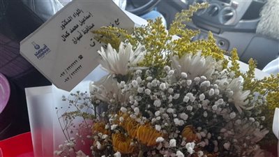 تقديرًا لبطولته.. محافظ أسوان يزور الرائد أحمد طارق بعد إصابته خلال مداهمة بؤر المخدرات ويهديه باقة ورد