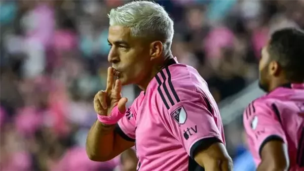 لويس سواريز بقميص