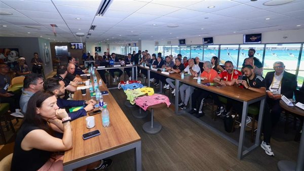 الأهلي بالزي التقليدي