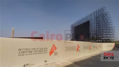 شاشة عملاقة تُمهد للحدث التاريخي.. المتحف المصري الكبير يستعد لموعد الافتتاح الجديد| صور 