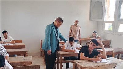 طلاب الثانوية الأزهرية علمي يؤدون امتحان مادة النحو اليوم