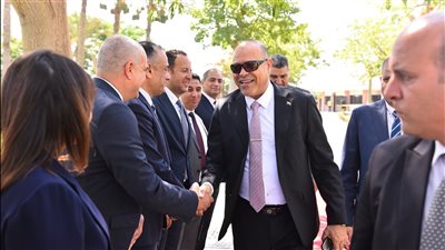 تنفيذًا لتوجيهات السيسي.. العمل توفر 600 منحة مجانية لتدريب الشباب في مركز شركة الحفر المصرية