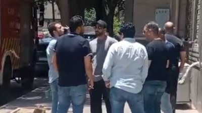 محمد الشرنوبي أول الحضور في جنازة نجل عمه بمسجد عمرو مكرم |صور