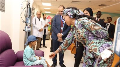 السيدة الأولى لجمهورية جامبيا تزور مستشفى الأورام بالأقصر