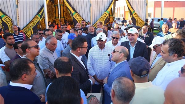 وزير الإسكان يتفقد