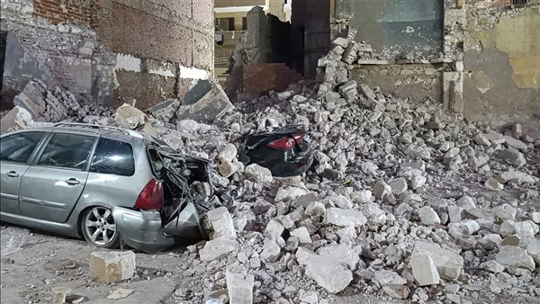 تحطم سيارتين بسبب