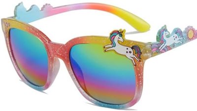 دراسة: النظارات الشمسية الملونة تعرض الأطفال لخطر العمى