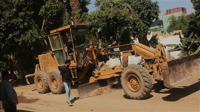 محافظ أسيوط: تسوية وتمهيد الطرق غير المرصوفة بقريتي الحوطا وجرف سرحان بديروط