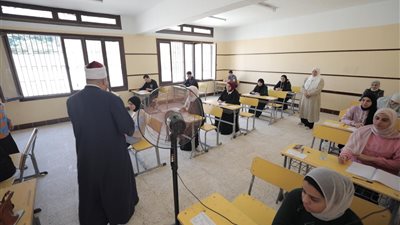 يحظون برعاية ‏خاصة من الإمام الطيب.. ‏رئيس المعاهد الأزهرية يتفقّد لجنة امتحانات طلاب فلسطين ويحثّهم على الاجتهاد 