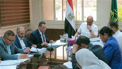 محافظ القليوبية يترأس اجتماع مجلس المناطق الصناعية لتعزيز فرص التنمية الاقتصادية ودعم المستثمرين