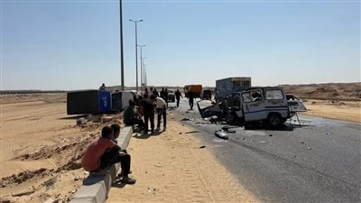 العربية بقيت كوم حديد.. تصادم سيارة شركة خاصة وميكروباص على طريق الواحات بأكتوبر