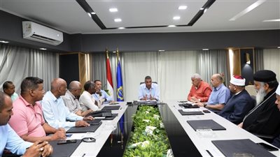 محافظ أسوان يوجه بوضع آلية لتنفيذ خطة ترشيد الكهرباء ويشدد على تطبيق المواعيد الصيفية لغلق المحلات