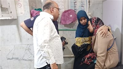رئيس مدينة الغنايم بأسيوط يتابع الحالة الصحية للمراقبين المصابين في تصادم سيارة بكتلة رمال