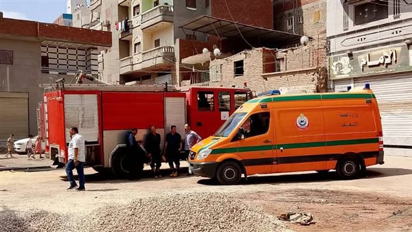 إصابة عاملين في انهيار