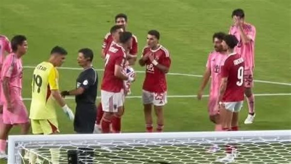 خلاف لاعبي الأهلي