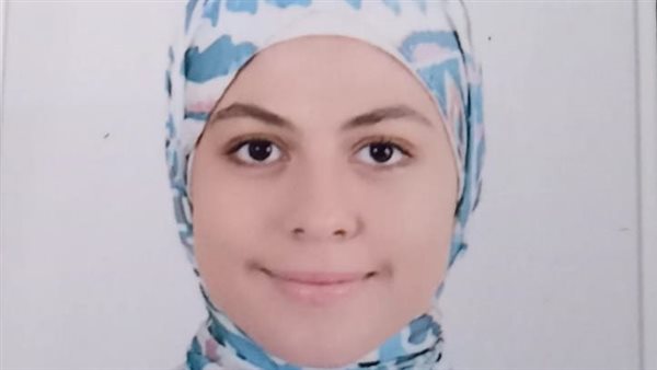  الطالبة نادين شريف،