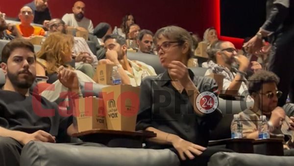 نور دياب وصديقها