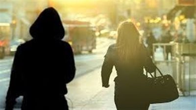 المتهم بمحاولة تقبيل معلمة في الشارع بالقاهرة: كنت سكران