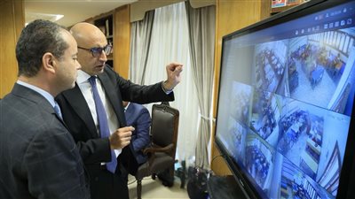 اليوم سيمر بهدوء.. وزير التعليم يتابع امتحاني الفيزياء والتاريخ من غرفة عمليات الثانوية العامة