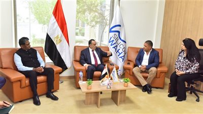 محافظ أسيوط وسفير الهند يزوران المنطقة التكنولوجية ويتفقدان واحة سيليكون ومركز خدمة العملاء