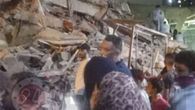 استخراج أول جثة لفتاة من أسفل أنقاض عقار السيدة زينب المنهار