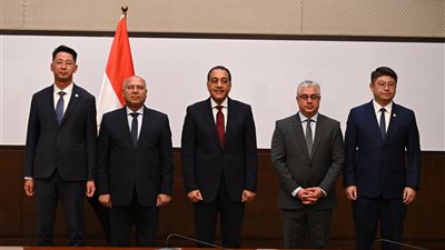 200 مليون دولار استثمارات.. رئيس الوزراء يشهد توقيع عقد مشروع إقامة مجمع صناعي لإنتاج مستلزمات الطاقة الشمسية