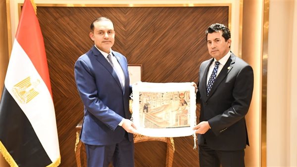 لقاء وزير الرياضة