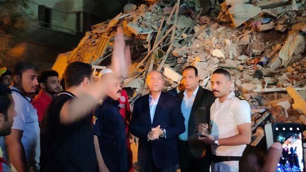 محافظ القاهرة يعاين