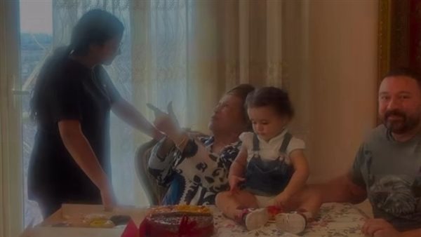 نوال الدجوي وحفيدها