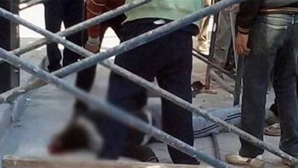 مصرع عامل سقط من