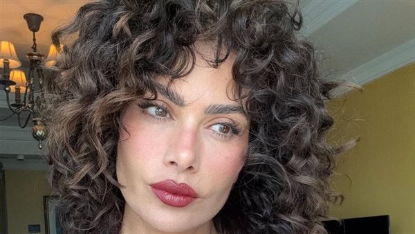 الفنانة صبا مبارك