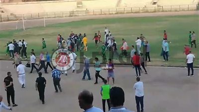 اشتباكات بين لاعبي الألومنيوم وسوهاج (صور وفيديو)