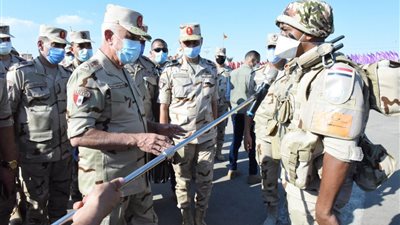 رئيس الأركان يشهد إحدى مراحل المناورة “ردع – 2020” لوحدات المنطقة المركزية العسكرية