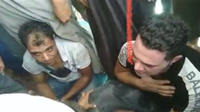 أهالي “البتانون” يُبرِّحون شابين ضربًا لادعائهم الانتماء لجهة أمنية في المنوفية (فيديو)