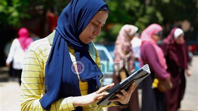 تسليم 20 ألف جهاز تابلت لـ13 مسؤولًا في كفر الشيخ لتوزيعها على طلاب الثانوي