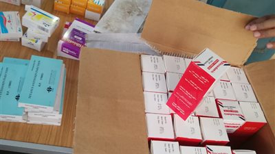 ضبط أدوية مُدرجة بجدول المُخدرات ومستلزمات منتهية الصلاحية في مستشفى خاص بالشرقية (صور)