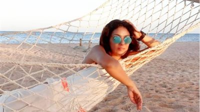 إنجي المقدم تستجم في الجونة: “قبل المهرجان والعودة للأحذية ذات الكعوب العالية” (صور)