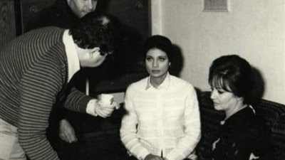 رفقة شادية.. سوسن بدر تستعيد ذكرياتها بصورة نادرة من فيلم “لا تسألني من أنا”