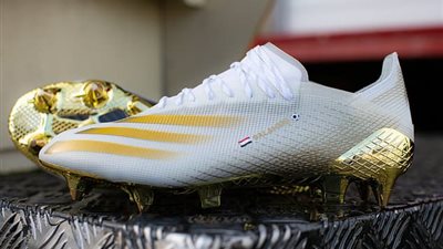 أديداس تعلن تصميم حذاء ذهبي خاص لمحمد صلاح احتفالًا به (صور)