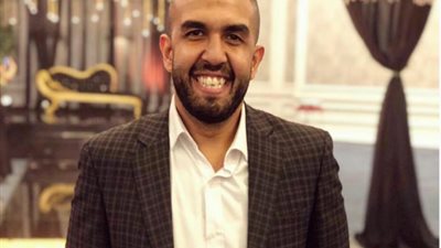 كريم سامي أحد مؤلفي فيلم “الخطة العايمة” يتعرض لحادث سير (صورة)