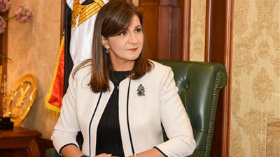 “الهجرة” تواصل الرد على استفسارات الناخبين بالخارج بشأن انتخابات النواب (فيديو)