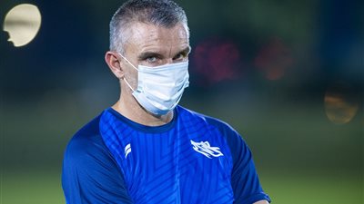 باتريس كارتيرون يقود التعاون لهزيمة النصر بـ10 لاعبين في الدوري السعودي