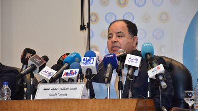 وزير المالية يُسقط الضريبة العقارية عن المصانع ويلغي الحجز عن الأرصدة البنكية (خاص)