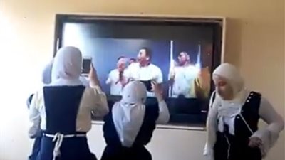 تعليقًا على حفلة رقص داخل فصل.. “التعليم”: إحالة مديرة المدرسة والمشرف للنيابة الإدارية