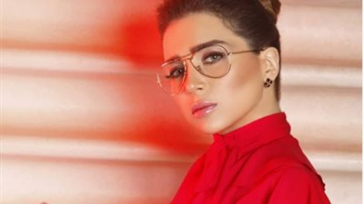 مي عز الدين تستغل الترويج لـ”خيط حرير” للعودة للسوشيال ميديا بعد غياب (صورة)